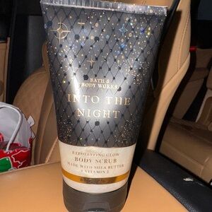 Bath and Body Works Into The Night  Exfoliating Glowing Body Scrub 8 oz NEW